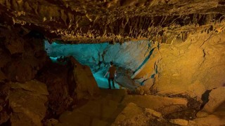 Sıcaktan bunalanalar bu mağaraya geliyor