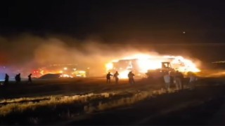 Siirtte çıkan saman yangınına müdahale sürüyor