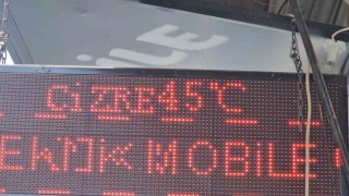 Şırnakta aynı anda iki mevsim yaşandı: Bir yanda kavurucu sıcak, diğer yanda yağmurun getirdiği serinlik