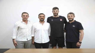 Sivasspor kaleci Göktuğ Bakırbaşı kadrosuna kattı