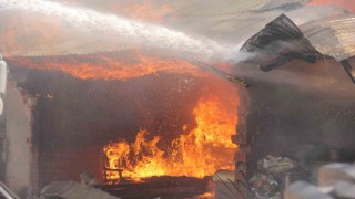 Sivasta 5 odunluk ve 1 samanlık küle döndü