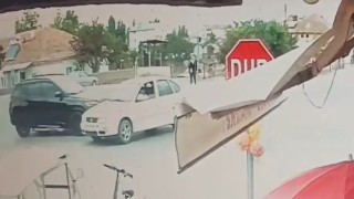 Sivasta iki otomobil çarpıştı: 5 kişi yaralandı