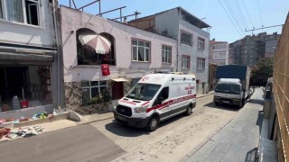 Stajyer öğrenci çatıyı onarırken 3 metre yükseklikten düştü