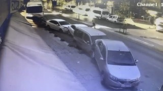 Sultanbeylide yokuş aşağı kayan tır, park halindeki 5 araca çarptı