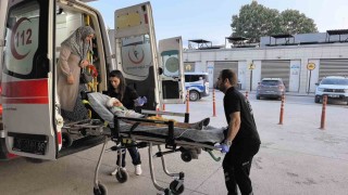 Sürgülü kapının altında kalan çocuk ağır yaralandı