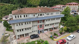 Tabelası büyük, muhtarlığı küçük