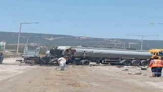 TAG Otoyolunda tanker ile kamyon kafa kafaya çarpıştı: Sürücüler hayatını kaybetti