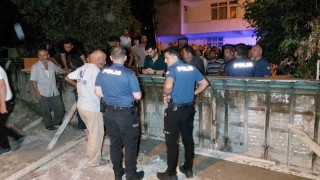 Tapulu arsam diye yolu beton duvar ile kapatınca mahalleli isyan etti