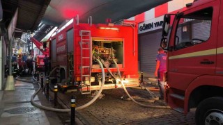 Tarihi Demirciler Çarşısında çıkan yangın paniğe neden oldu