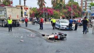 Tarsusta kamyon ile motosiklet çarpıştı: 1 ölü, 1 yaralı