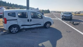 Tavşanlıda hafif ticari araçlar çarpıştı: 4 yaralı