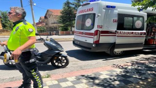 Tavşanlıda motosiklet ile bisiklet çarpıştı: 3 yaralı