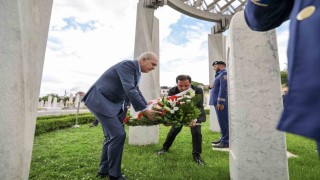 TBMM Başkanı Kurtulmuş, Aliya İzzetbegoviçin kabrini ziyaret etti