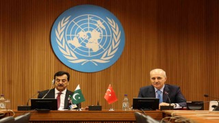TBMM Başkanı Kurtulmuş, Pakistan Senato Başkanı Gilani ile görüştü