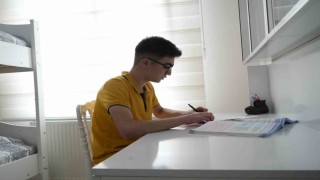 Telefonu bıraktı, planlı çalıştı: YKSde derece elde etti