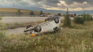 Ters dönen otomobilden sağ kurtuldular