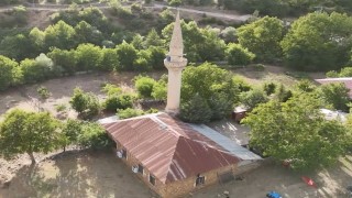 Tescilli tarihi cami geçmişin izlerini geleceğe taşıyor