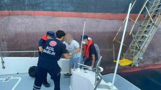 Ticari gemide rahatsızlanan vatandaşa tıbbi tahliye