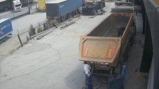 Tır şoförünü hayattan koparan korkunç olay kamerada