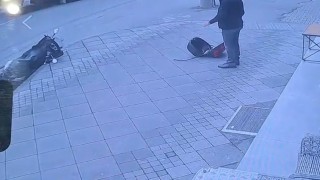 Tırdan fırlayan lastik az kalsın dehşet saçıyordu