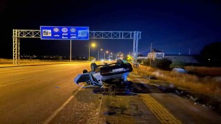 Tırın sıkıştırdığı otomobil takla attı: 1 yaralı