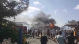 Tokatta çıkan yangında 1 ev ve 2 ahır küle döndü