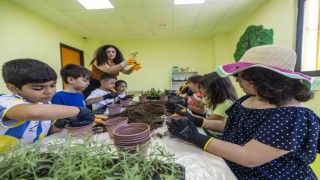 Toroslar Çocuk Kampüsü ile çocuklar bilimi eğlenceyle öğreniyor