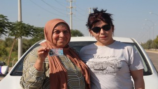 Torununu sınava götürdü, kendisi ehliyet sahibi oldu