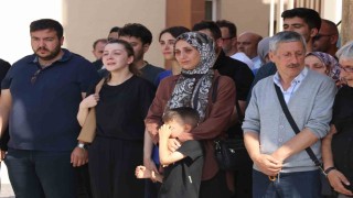 Trafik kazasında hayatını kaybeden eski Bitlis Valisi Karaömeroğlunun cenazesi törenle Ankaraya uğurlandı