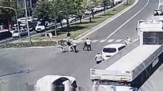 Trafikte ‘niye yavaş gidiyorsun kavgası