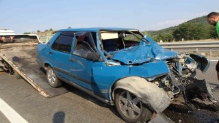 Traktörle çarpışan Tofaş, hurda yığınına döndü: 1 yaralı