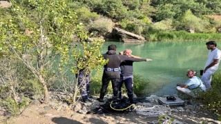 Tuncelide çaya giren iki arkadaştan biri boğuldu, diğeri kurtarıldı