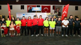 Tuncelide kortejli, halaylı rafting şampiyonası açılışı