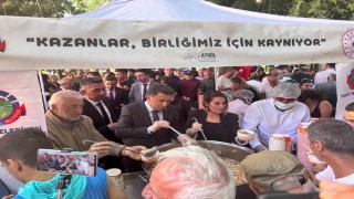 Tuncelide valilik ve belediyeden aşure ile lokma ikramı