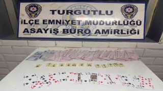 Turgutluda kıraathaneye kumar baskını