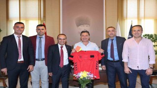 Türkiye Faal Futbol Hakemleri ve Gözlemcileri Derneğinden Başkan Arasa ziyaret