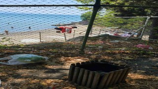 Ücretli hale getirilen Sevgi Barış Dostluk Plajına tel örgüleri aşarak girmeye çalıştılar