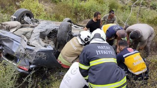 Uçuruma Düşen Araçtaki 4 Kişiyi HBB İtfaiyesi Kurtardı