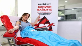 Ünlü isimler Kızılaya kan verdi, Türkiyeye çağrıda bulundu