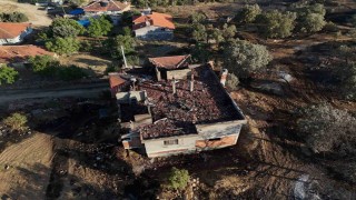 Uşakta devam eden yangının tahribatı gün ışığıyla ortaya çıktı