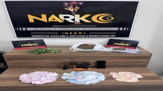 Uyuşturucu taciri kıskıvrak yakalandı