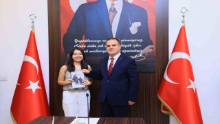 Vali Akbıyık başarılı öğrencileri ağırladı