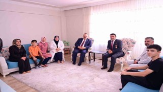 Vali Canbolat, 15 Temmuzun yıldönümünde şehit aileleri ve gazileri unutmadı