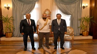 Vali Şahin, Kırkpınar başpehlivanını ağırladı