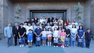 Vali Yiğitbaşı derece yapan öğrencileri konuk etti