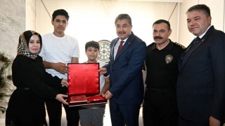 Vali Yılmaz 15 Temmuz Şehidi Karacatilki’nin Ailesini Ziyaret Etti