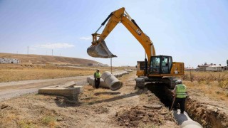 Van Büyükşehir Belediyesi Elmalık Yolunda çalışmalarını sürdürüyor