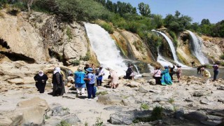 Van Büyükşehir Belediyesi yaşlılara moral gezisi düzenledi