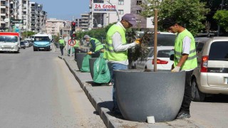 Van Büyükşehir Belediyesinden yeşil alanlarda yoğun mesai