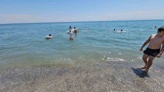 Van Gölü sahilleri Egeyi aratmıyor